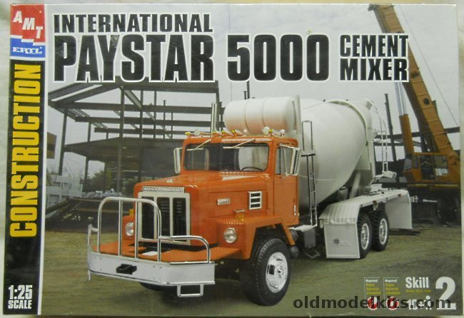 AMT 1/25 International Paystar 5000 Cement Mixer, 31008 plastic model kit